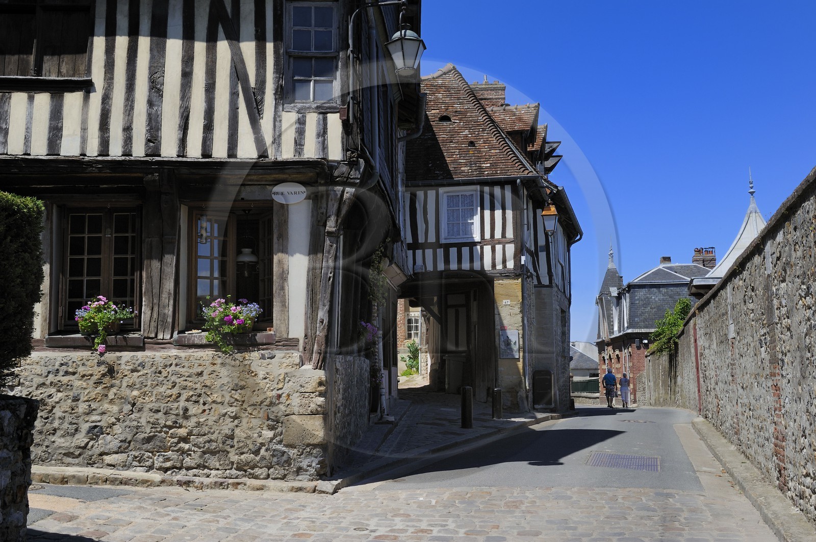 France, Calvados (14), Honfleur, maison traditionnelle à colombages à l'angle de la rue de l'Homme de Bois et Varin