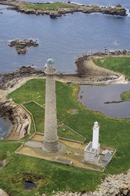 France, Finistère (29), Plouguerneau, l'île Vierge dans l'archipel de Lilia, le phare de l'île Vierge est le plus haut phare d'Europe d'une hauteur de 82,5 mètres (vue aérienne)