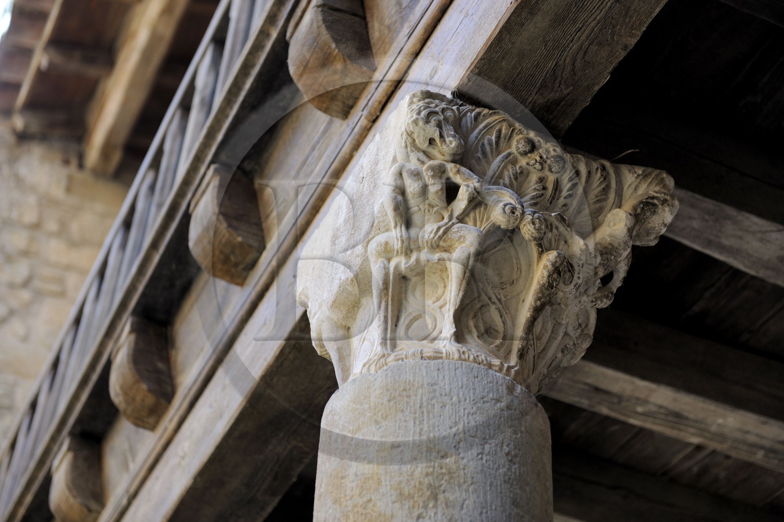 France, Aude (11), village de Lagrasse, labellisé Les Plus Beaux Villages de France, abbaye Sainte-Marie de Lagrasse, chapiteau de la luxure attribué au maître de Cabestany