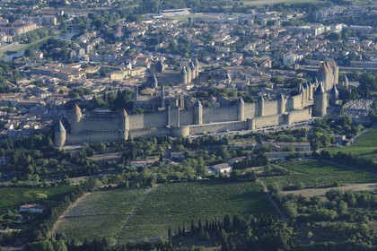 France, Aude (11), Carcassonne, la cité médiévale (vue aérienne)