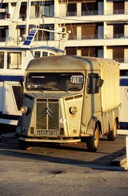 France, Gard (30), Le Grau-du-Roi, une vieille camionnette Citroën