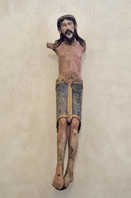 France, Haute-Loire (43), Blesle, labellisé Les Plus Beaux Villages de France, église Saint Pierre de style roman auvergnat, site clunisien, Christ en croix en bois polychrôme (XIIe siècle)