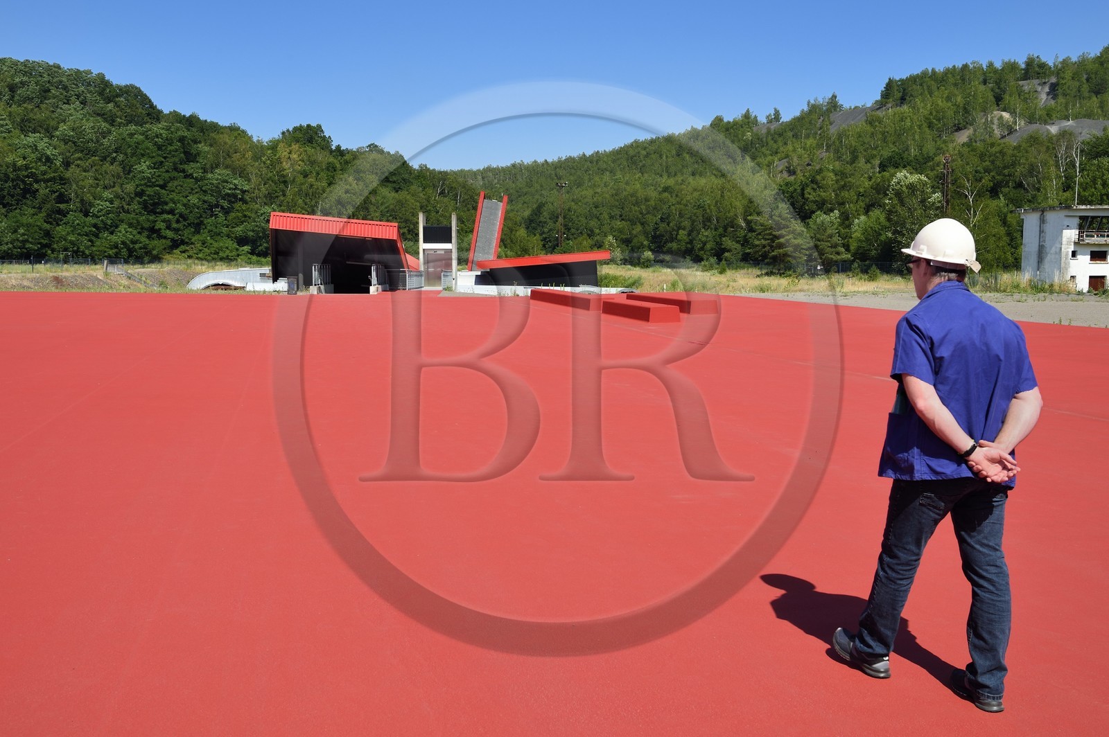 France, Moselle (57), Petite-Rosselle, le musée du carreau Wendel, il se présente sous la forme d’un grand livre ouvert rouge qui symbolise l’histoire de la mine