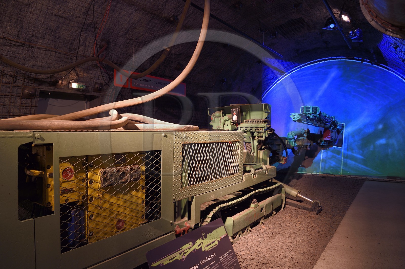 France, Moselle (57), Petite-Rosselle, le musée du carreau Wendel, reconstitution du fond de la mine, galerie de creusement au rocher, pantofore monobras utilisé pour le forage des galeries