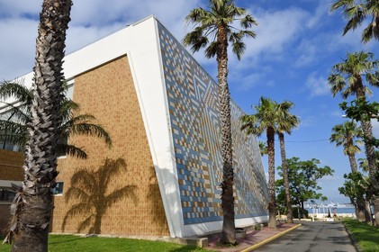 France, Var (83), Toulon, la piscine du Port Marchand (1970-1972) de l'architecte Alfred Ludovic Henry