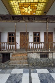 Géorgie, Kartlie intérieure, Gori, ville natale de Joseph Staline, la maison natale de Staline dans son écrin au musée Staline