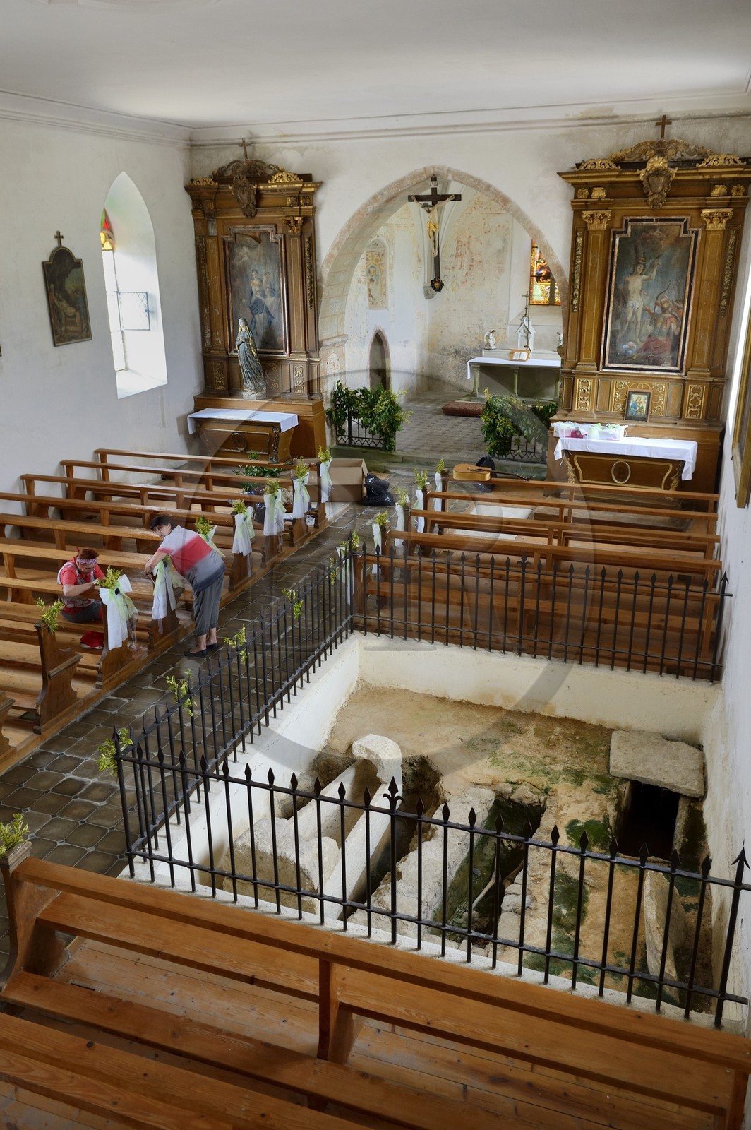 France, Haut-Rhin (68), Sundgau, Oltingue, église Saint-Martin-des-Champs, tombes et sarcophages du VIIIème siècle