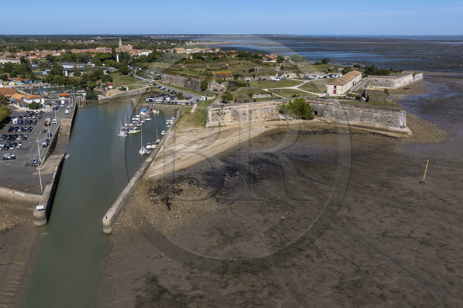 France, Charente-Maritime (17), Ile d'Oléron, le Chateau-d'Oléron, la citadelle  (vue aérienne)