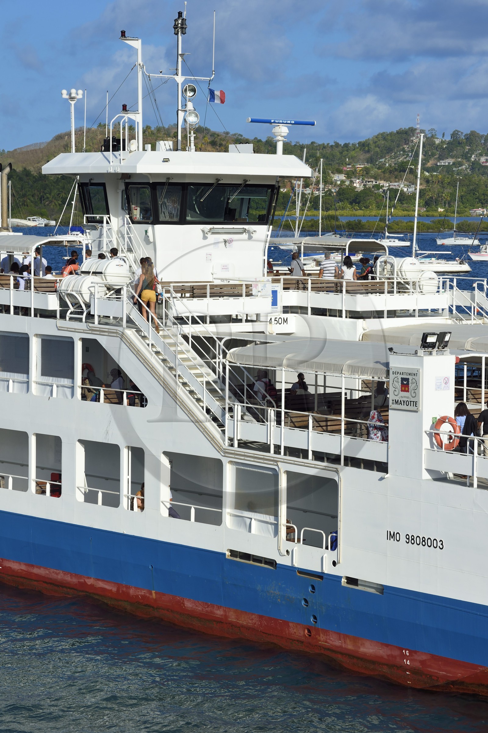 France, Ile de Mayotte, Petite-Terre, Dzaoudzi, départ de la barge pour Mamoudzou sur Grande-Terre