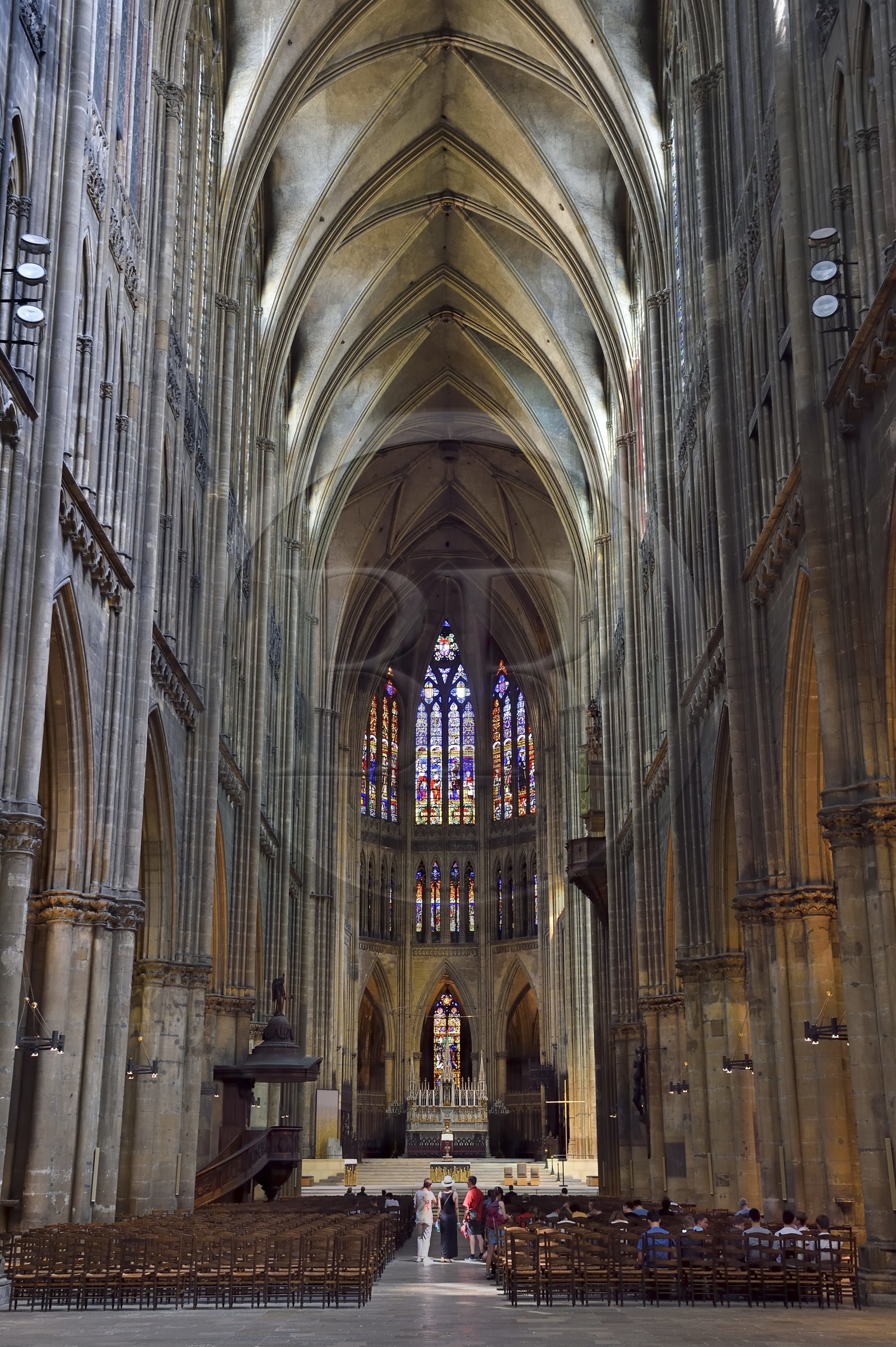 France, Moselle (57), Metz, la cathédrale Saint-Etienne, la nef et le coeur
