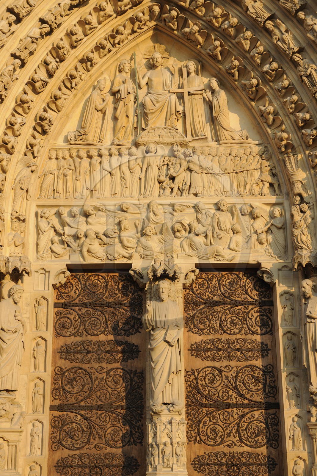 France, Paris (75), Ile de la Cité, cathédrale Notre-Dame de Paris, la façade occidentale, portail du Jugement Dernier avec le Christ au trumeau central