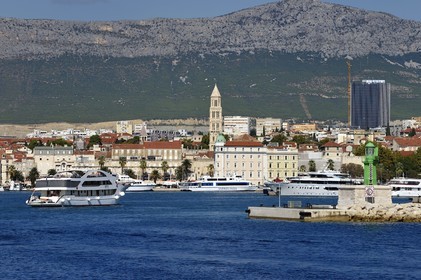 Croatie, Dalmatie, cote dalmate, Split, la vieille ville romaine classée Patrimoine Mondial de l'UNESCO et le port