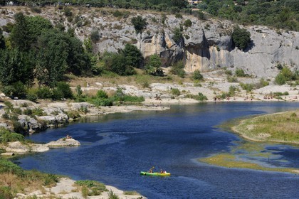 France, Gard (30), région du Pays d'Uzège, la rivière Gardon à Collias