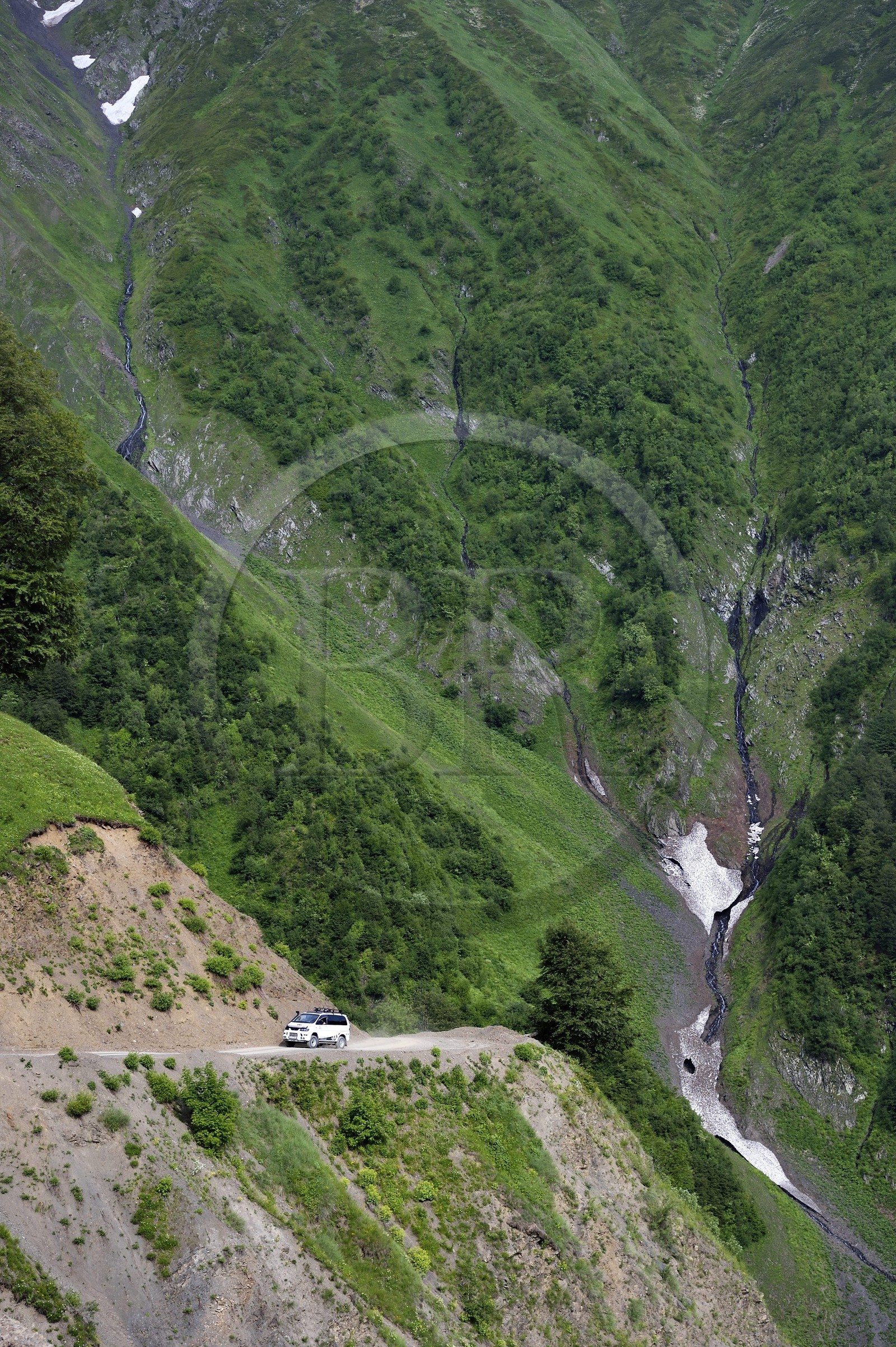 Géorgie, Kakheti, region de Touchétie, la très spectaculaire piste qui relie Telavi à Omalo en passant par le Col d'Abano à 2826 mètres