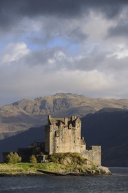 Royaume-Uni, Ecosse, région des Highlands, comté de Ross & Cromarty, Eilean Donan Castle, château à l'entrée du Loch Duich
