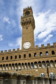 Italie, Toscane, Florence, centre historique classé Patrimoine Mondial de l'UNESCO, le Palazzo Vecchio depuis la terrasse de la Galleria degli Uffizi (galerie des Offices)