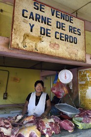 Nicaragua, Leon, marché du quartier de Sutiaba, étal de viande