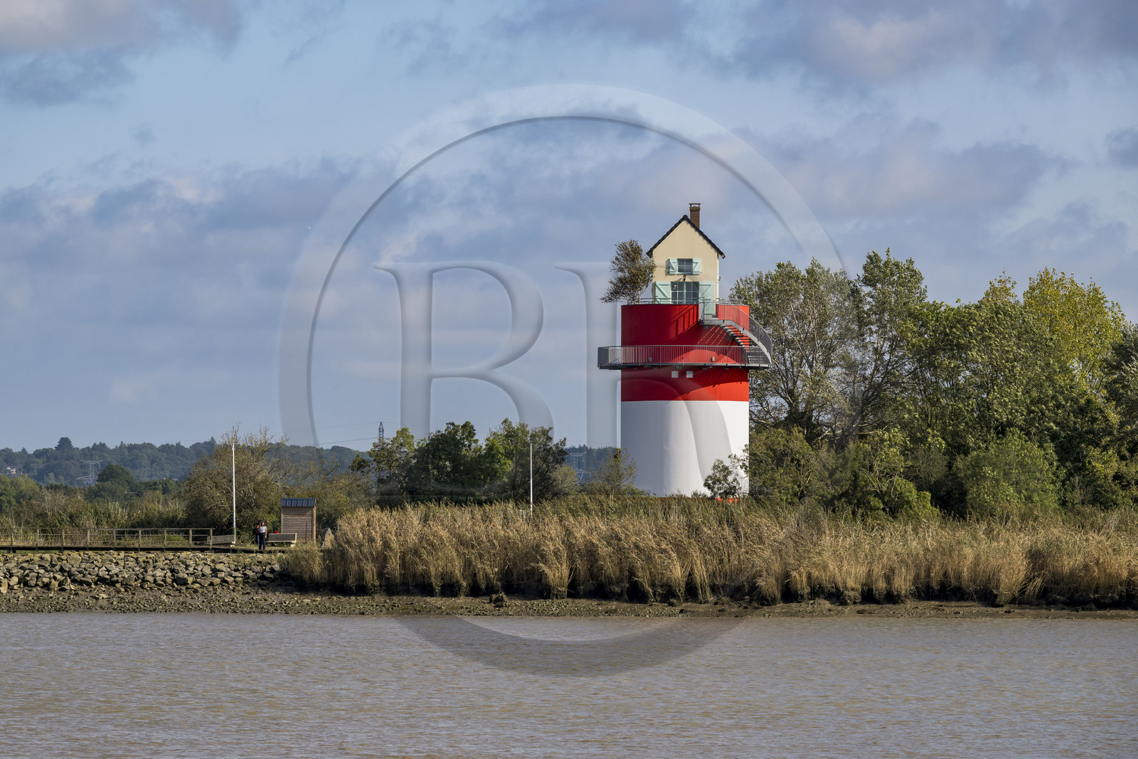 France, Loire-Atlantique (44), Cordemais, collection d'art contemporain à ciel ouvert Estuaire, la Villa Cheminée réalisé par l'artiste japonais Tatzu Nishi sur les rives de la Loire, oeuvre d'art mais aussi maison d'hôtes insolite