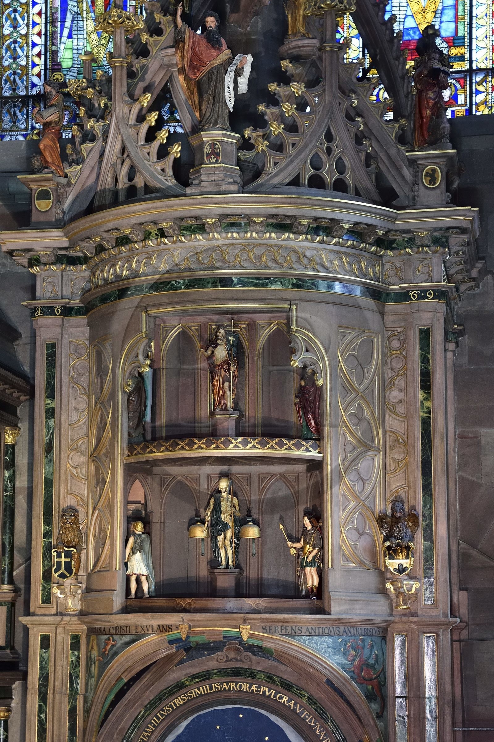 France, Bas-Rhin (67), Strasbourg, vieille ville classée au Patrimoine Mondial de l'UNESCO, la cathédrale Notre-Dame, bras sud du transept, l'horloge astronomique