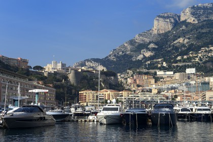 Principauté de Monaco, Monaco, port Hercule et le Palais du Rocher en arrière plan