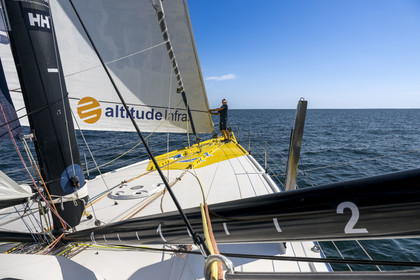 France, Vendée (85), Les-Sables-d'Olonne, le skipper Manuel Cousin en entrainement sur son voilier monocoque de 60 pieds IMOCA Coup de Pouce