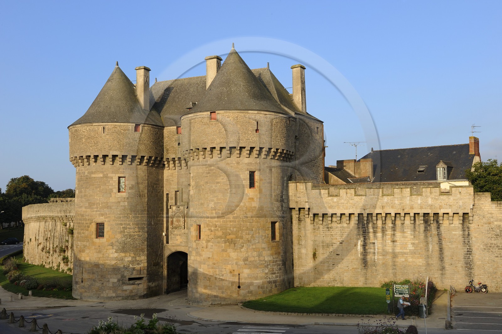 France, Loire-Atlantique (44), la cité médiévale de Guérande, la Porte Saint Michel et musée du Pays de Guérande