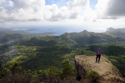 France, Ile de Mayotte, Grande-Terre, Réserve Forestière des Cretes du Sud, randonneur au sommet du Mont Choungui (594 mètres)