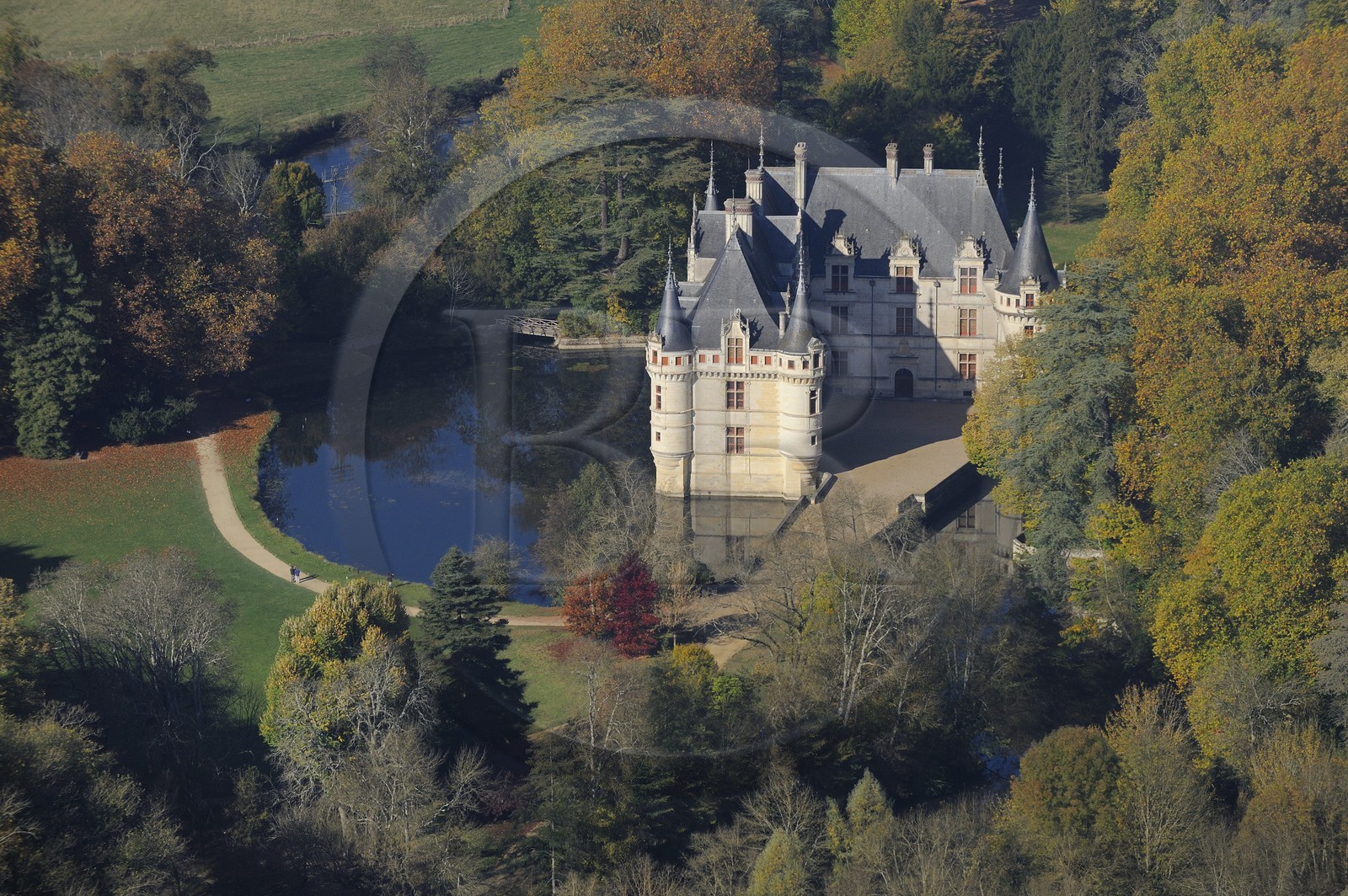 France, Indre-et-Loire (37), Vallée de la Loire classée Patrimoine Mondial de l' UNESCO, château d' Azay-le-Rideau (vue aérienne)