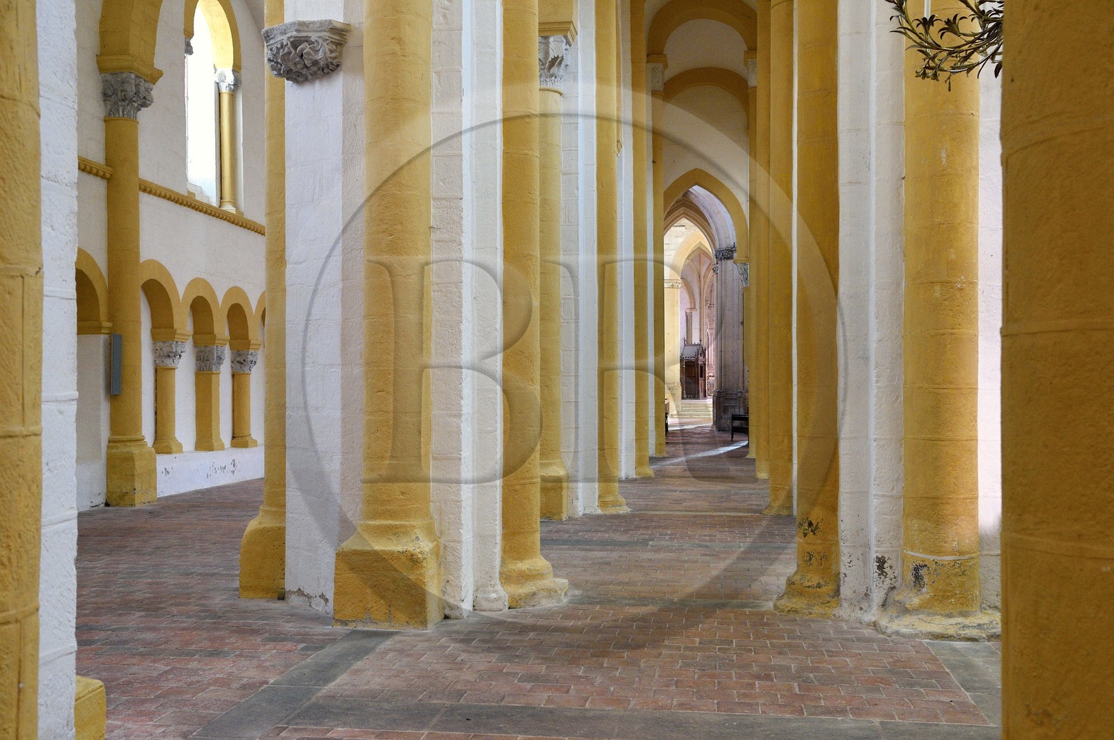 France, Allier (03), ancienne province du Bourbonnais, Souvigny, l'église prieurale clunisienne Saint-Pierre-et-Saint-Paul, nécropole ducale des Ducs de Bourbon, mélange d'art roman et gothique