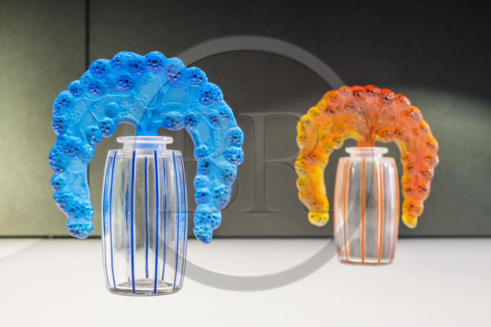 France, Bas-Rhin (67), Wingen-sur-Moder, le musée Lalique, les flacons tiares de parfum