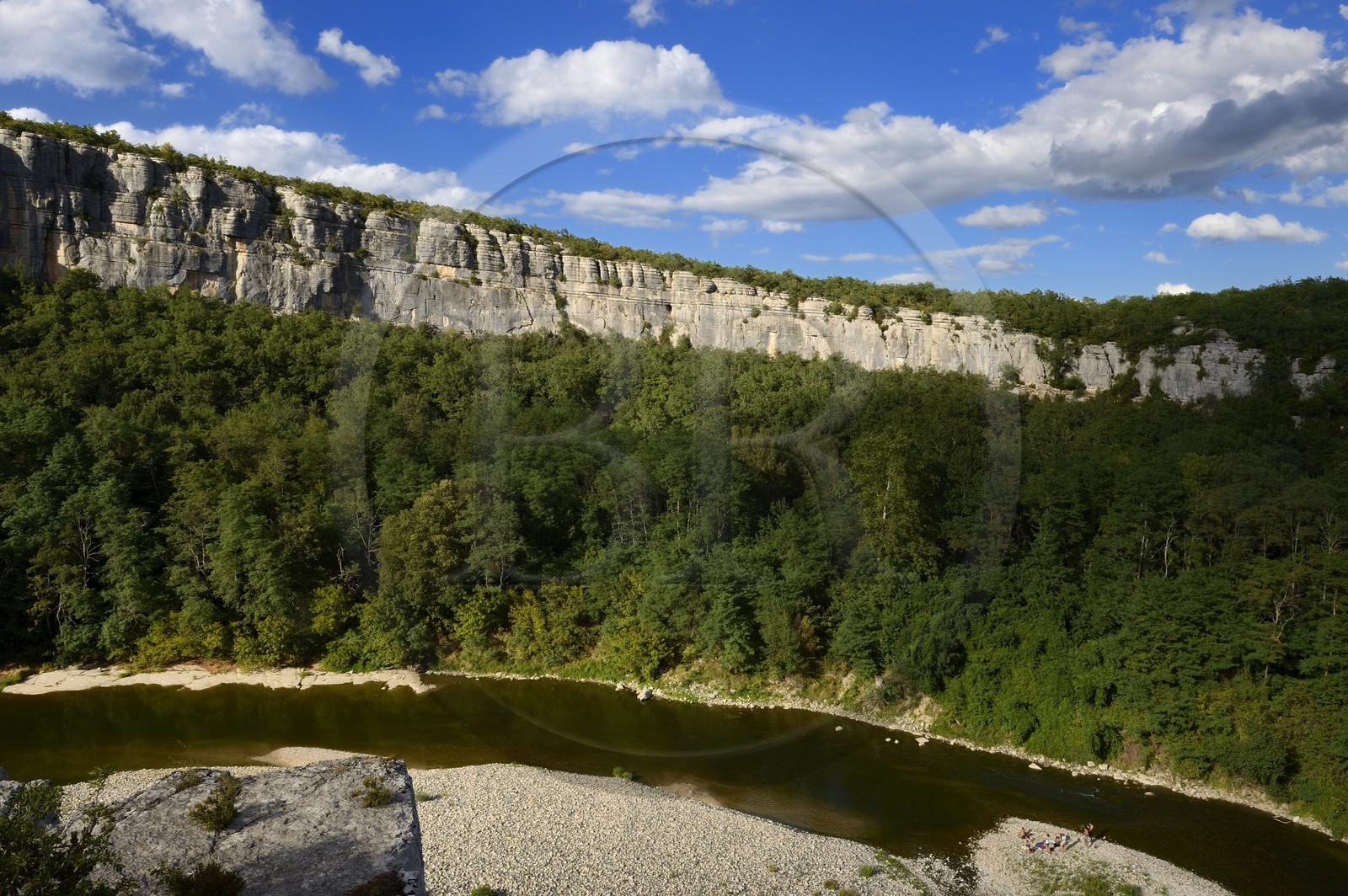France, Ardèche (07), Ruoms, la rivière Ardèche dans les défilés de Ruoms à Pradons, le cirque de Giens