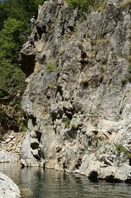 France, Ardèche (07), Parc Naturel Régional des Monts d'Ardèche, Thueyts, la haute-vallée de la rivière Ardèche, La via ferrata du Pont du diable