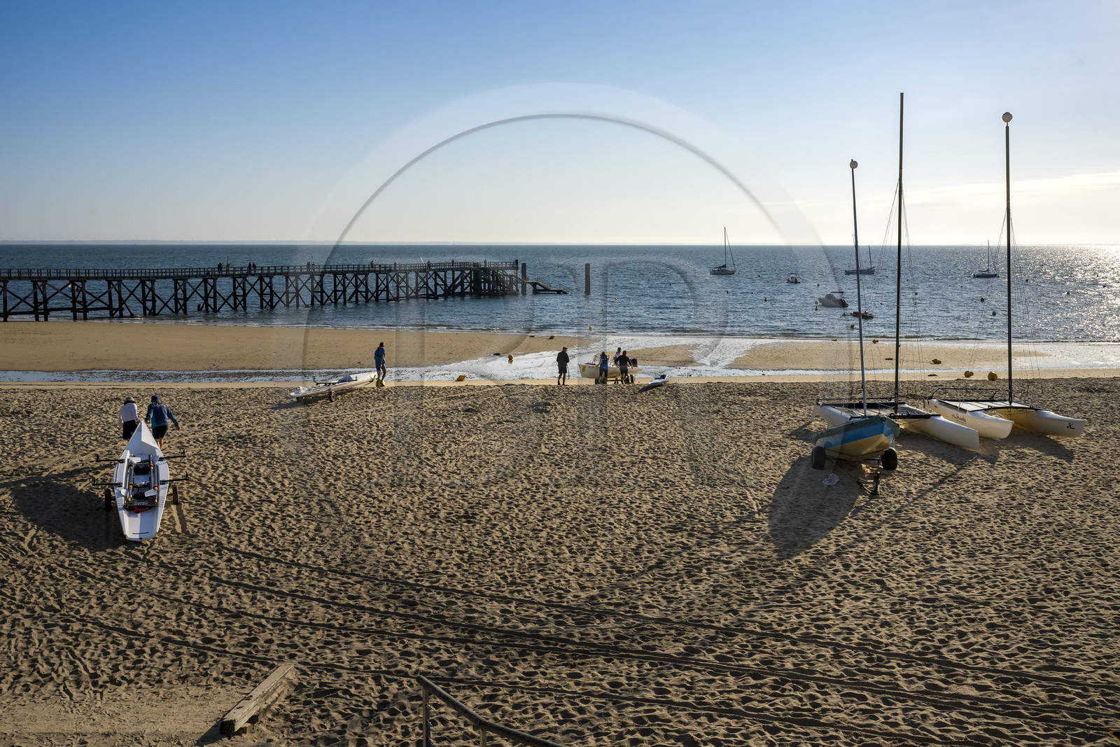 France, Vendée (85), Ile de Noirmoutier, Noirmoutier-en-l'Ile, le Bois de la Chaise, la plage des Dames et son estacade (vue aérienne)
