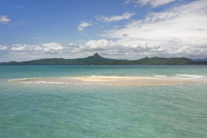 France, Ile de Mayotte, Grande-Terre, M'Tsamoudou, ilot de sable blanc sur le récif de corail dans la lagune face à la pointe Saziley