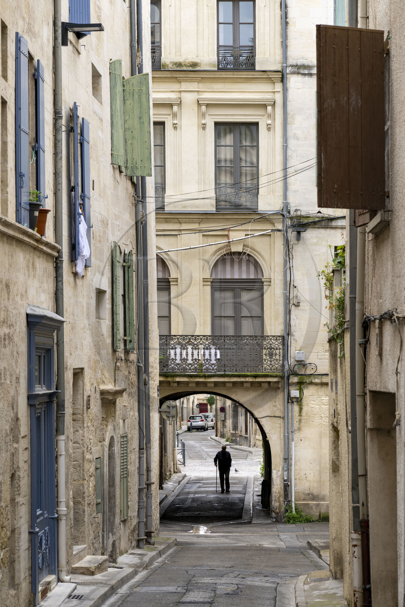 France (30), Gard, Beaucaire, rue Roger Salengro, un des nombreux passages voutés de la vielle ville