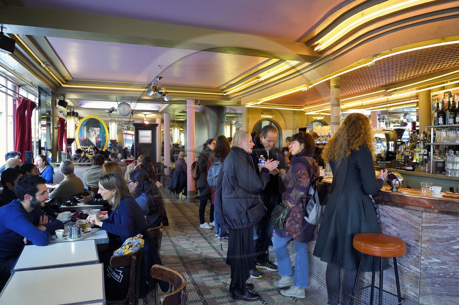 France, Paris (75), la Butte Montmartre, rue Lepic, le Café des Deux Moulins qui servit de décor du film Le Fabuleux destin d'Amélie Poulain