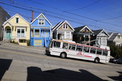 Etats-Unis, Californie, San Francisco, rue pentue (Castro steet) dans le quartier de Noe Valley