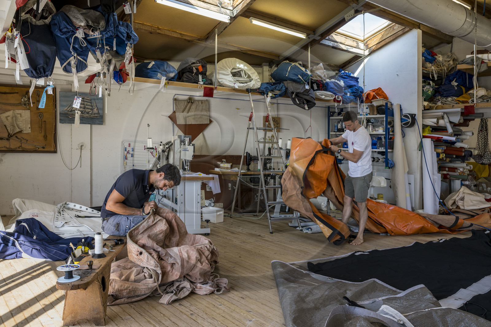 France, Vendée (85), Ile de Noirmoutier, Noirmoutier-en-l'Ile,  la voilerie Burgaud labellisée EPV Entreprise du Patrimoine Vivant, le maître voilier David Durand