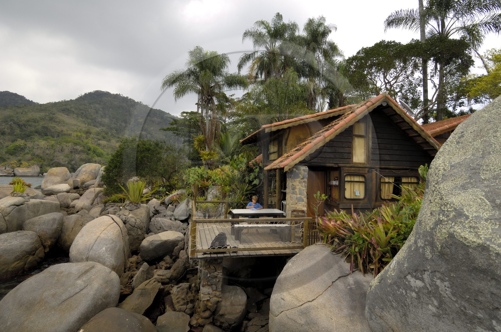 Brésil, Etat de Rio de Janeiro, Paraty, Ile Catimbau, la maison familliale à la mode Robinson Crusoé de Maria Irène Campers