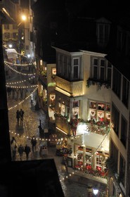 France, Bas Rhin (67), Strasbourg a Noel, decorations de Noel d'un restaurant dans le quartier de la Cathedrale