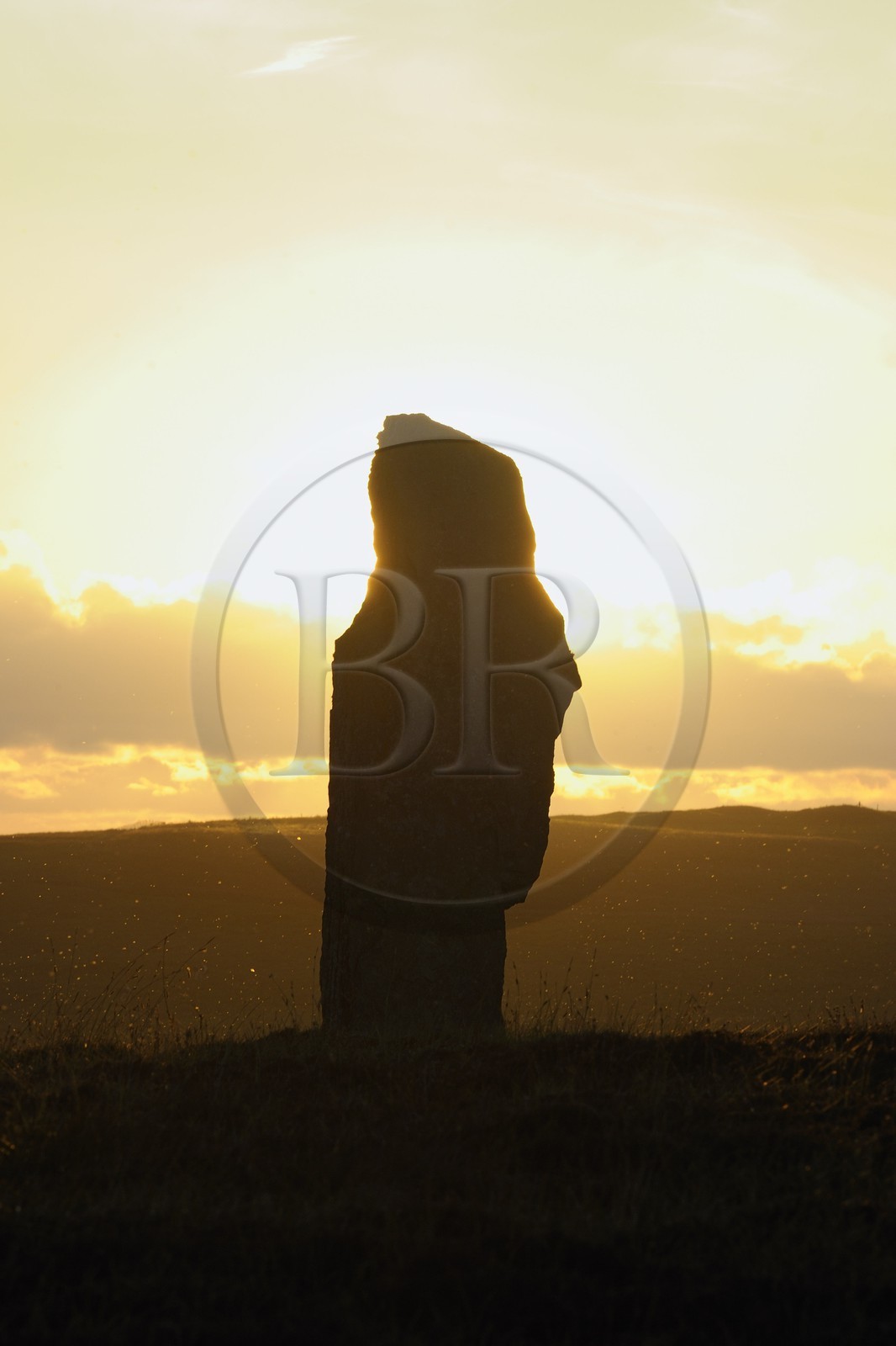 Royaume-Uni, Ecosse, Iles Orcades, Ile de Mainland, Loch of Stenness, cercle de pierres levées du Ring of Brodgar, classées Patrimoine Mondial de l' UNESCO