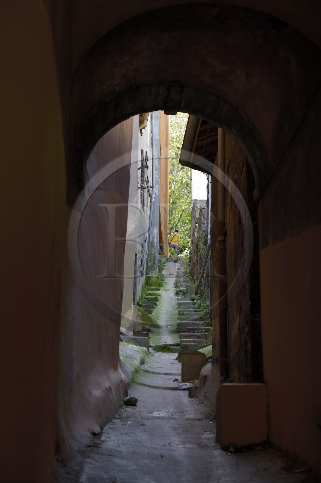 France, Rhône (69), Lyon, site historique classé Patrimoine Mondial de l'UNESCO, quartier de Saint-Paul dans le Vieux Lyon, la ruelle Punaise qui servait d'égout à ciel ouvert au Moyen-Age et qui débouche sur la rue Juiverie