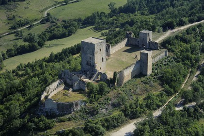 France, Aude (11), le château cathare de Puivert du XIIe siècle (vue aérienne)