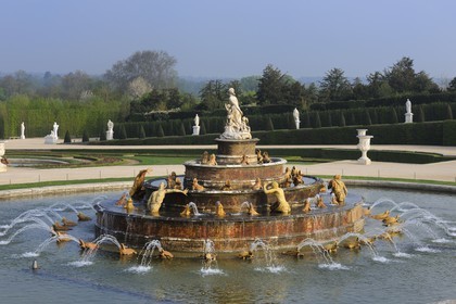 France, Yvelines (78), parc du château de Versailles, classé Patrimoine Mondial de l'UNESCO, le Bassin de Latone
