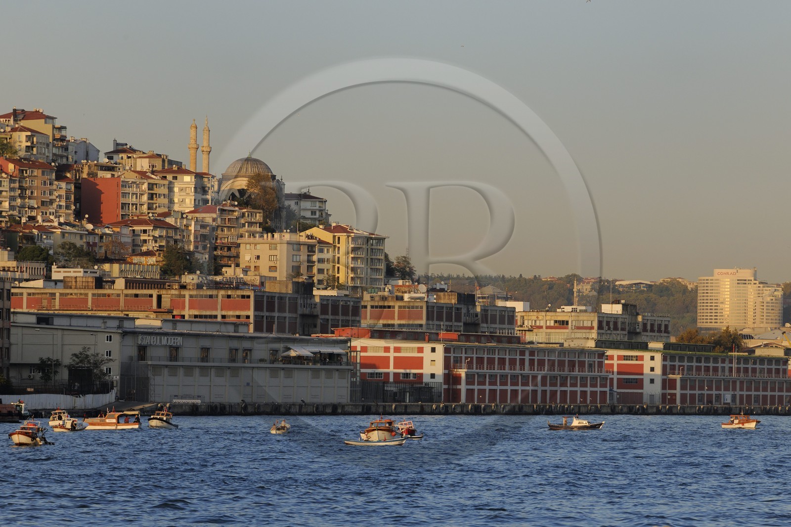 Turquie, Istanbul, quartier de Tophane, le Musée d'Art Moderne (Istanbul Modern) dans la gare maritime