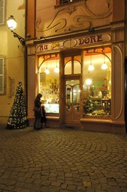 France, Haut Rhin (68), Colmar, vieux restaurant art nouveau rue des Marchands a Noel