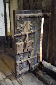 France, Allier (03), ancienne province du Bourbonnais, Moulins, Tour de la Mal-Coiffée de l'ancien Chateau des Ducs de Bourbon qui fut transformée en prison jusqu'en 1984, les cachots aux sous-sols (1780)