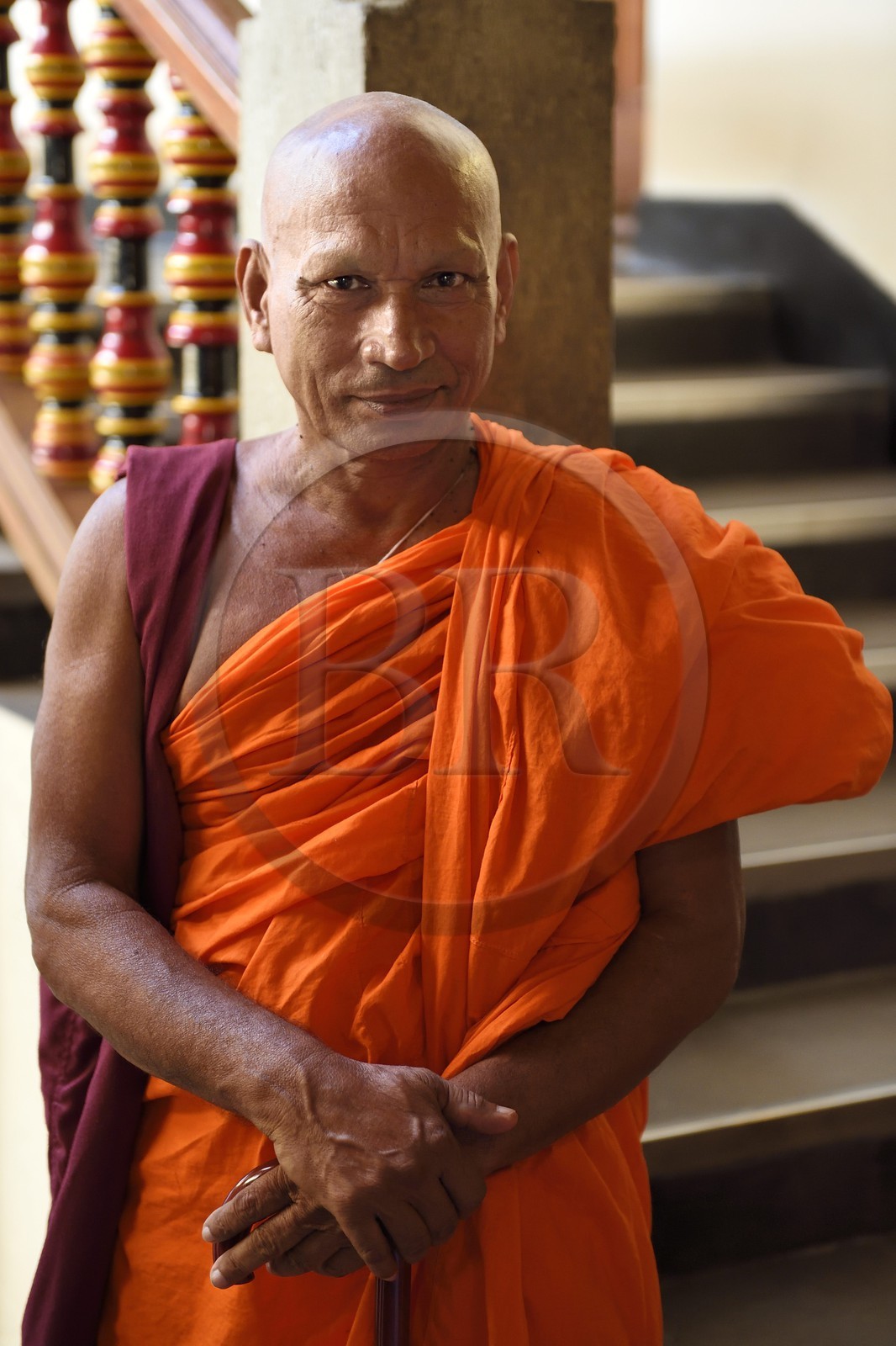 Sri Lanka, province du centre, Kandy, ville sacrée classée patrimoine mondial de l'UNESCO, Temple de la Dent de Bouddha (Sri Dalada Maligawa), moine bouddhiste