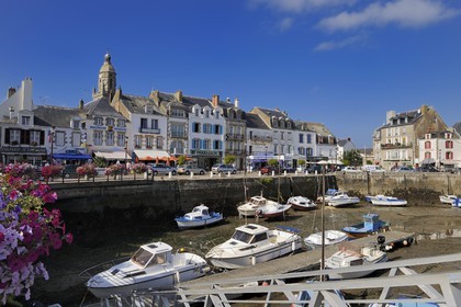 France, Loire-Atlantique (44), Le Croisic, le port à marée basse