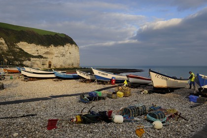 France, Seine-Maritime (76), Côte d'Albâtre, Yport, port d'echouage sur la plage, barques de pêche